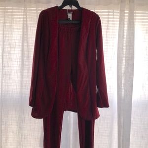 2 pc burgundy suit Fashion Nova L